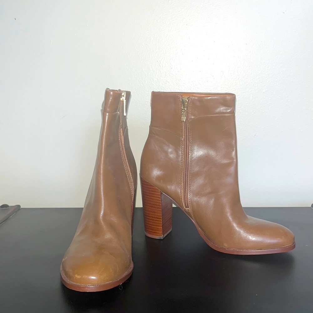 Brown leather heeled bootie